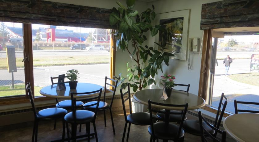 Super 8 Calgary Village Zewnętrze zdjęcie