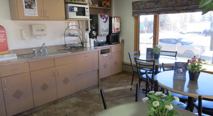 Super 8 Calgary Village Zewnętrze zdjęcie