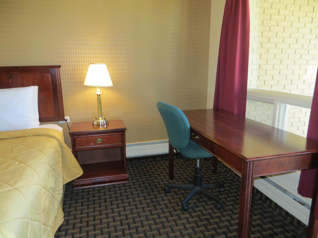 Super 8 Calgary Village Zewnętrze zdjęcie