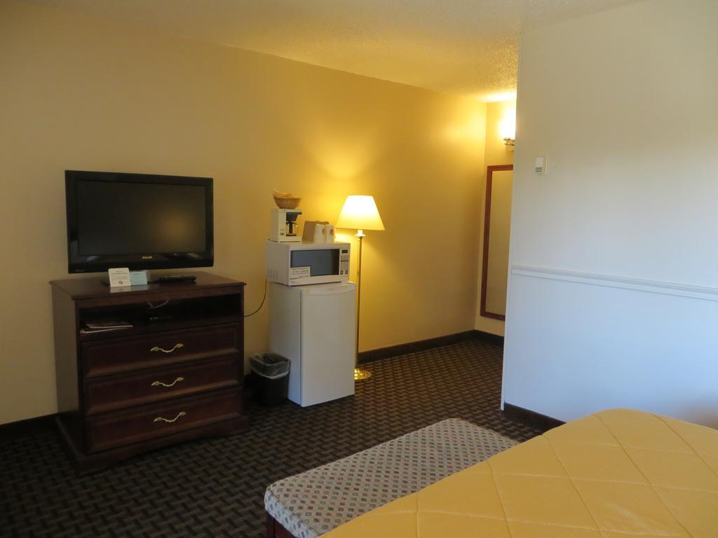 Super 8 Calgary Village Zewnętrze zdjęcie