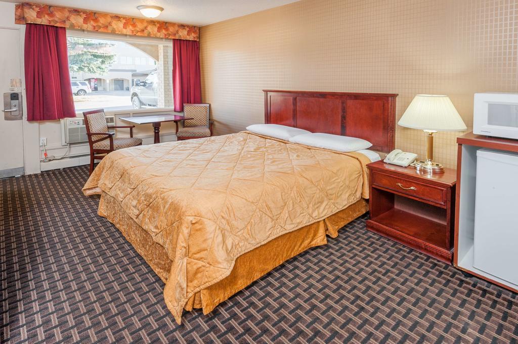 Super 8 Calgary Village Zewnętrze zdjęcie
