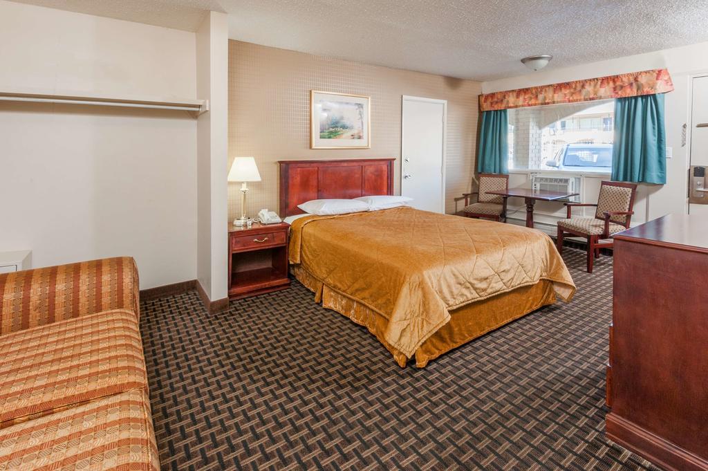 Super 8 Calgary Village Zewnętrze zdjęcie