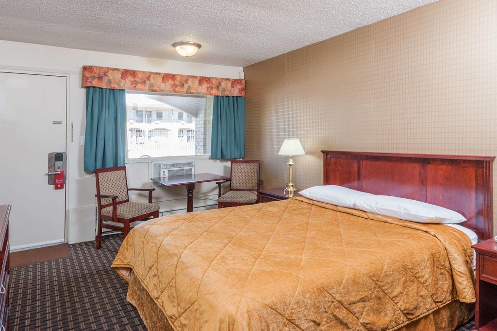Super 8 Calgary Village Zewnętrze zdjęcie