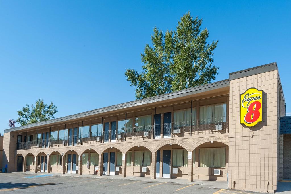 Super 8 Calgary Village Zewnętrze zdjęcie