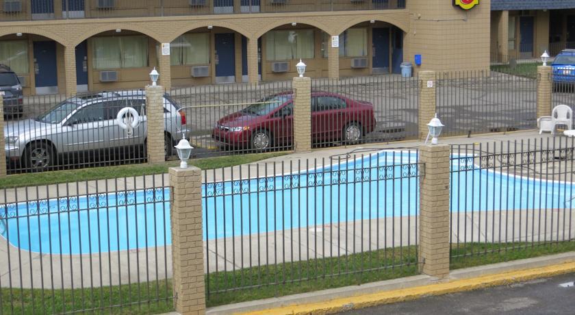 Super 8 Calgary Village Zewnętrze zdjęcie